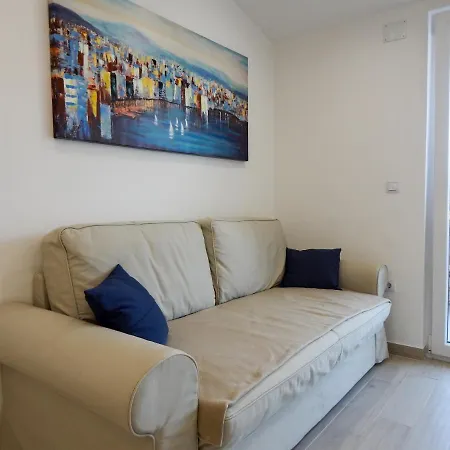 Apartment Sweet Escape *