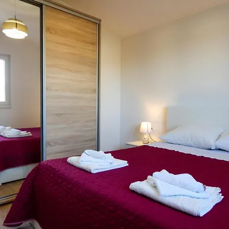 Apartment Sweet Escape *