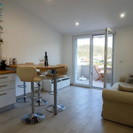 Apartment Sweet Escape *