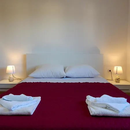 Apartment Sweet Escape *